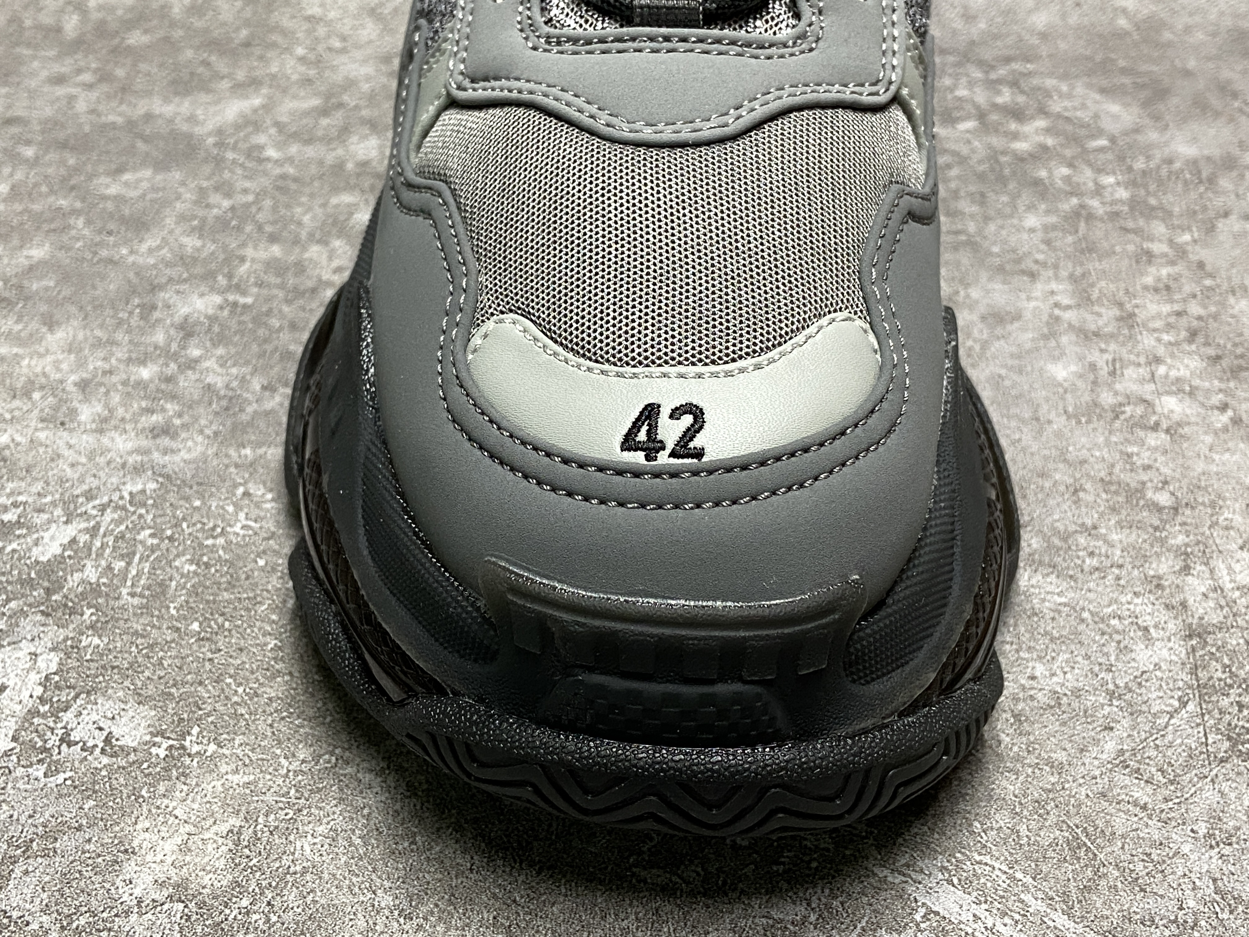 Balenciga Triple S Grey