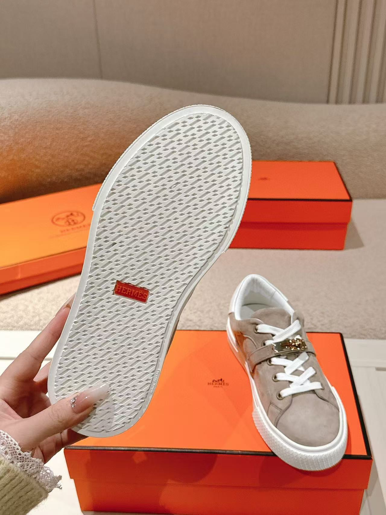 UA Hermès Day sneaker