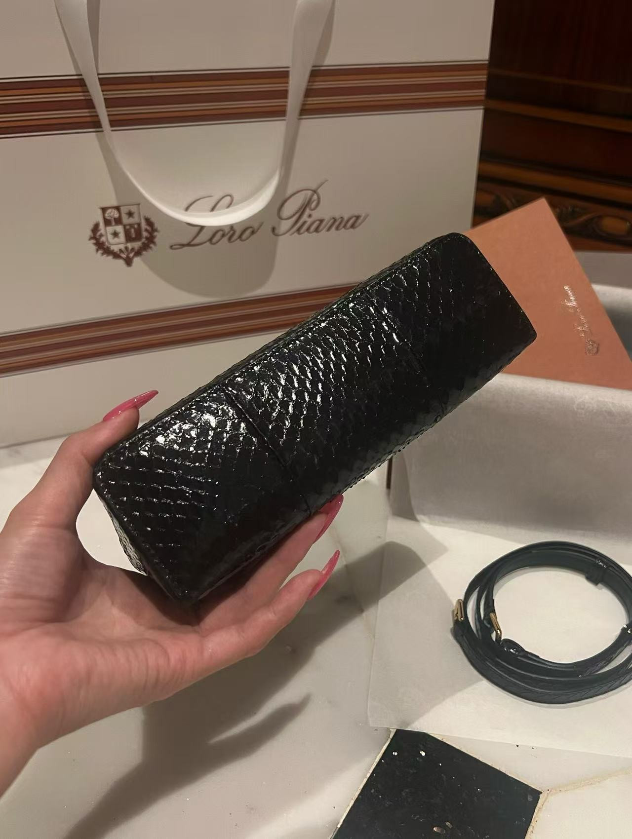 L**o p*ana extra pocket l19 bag 11x19x6.5cm