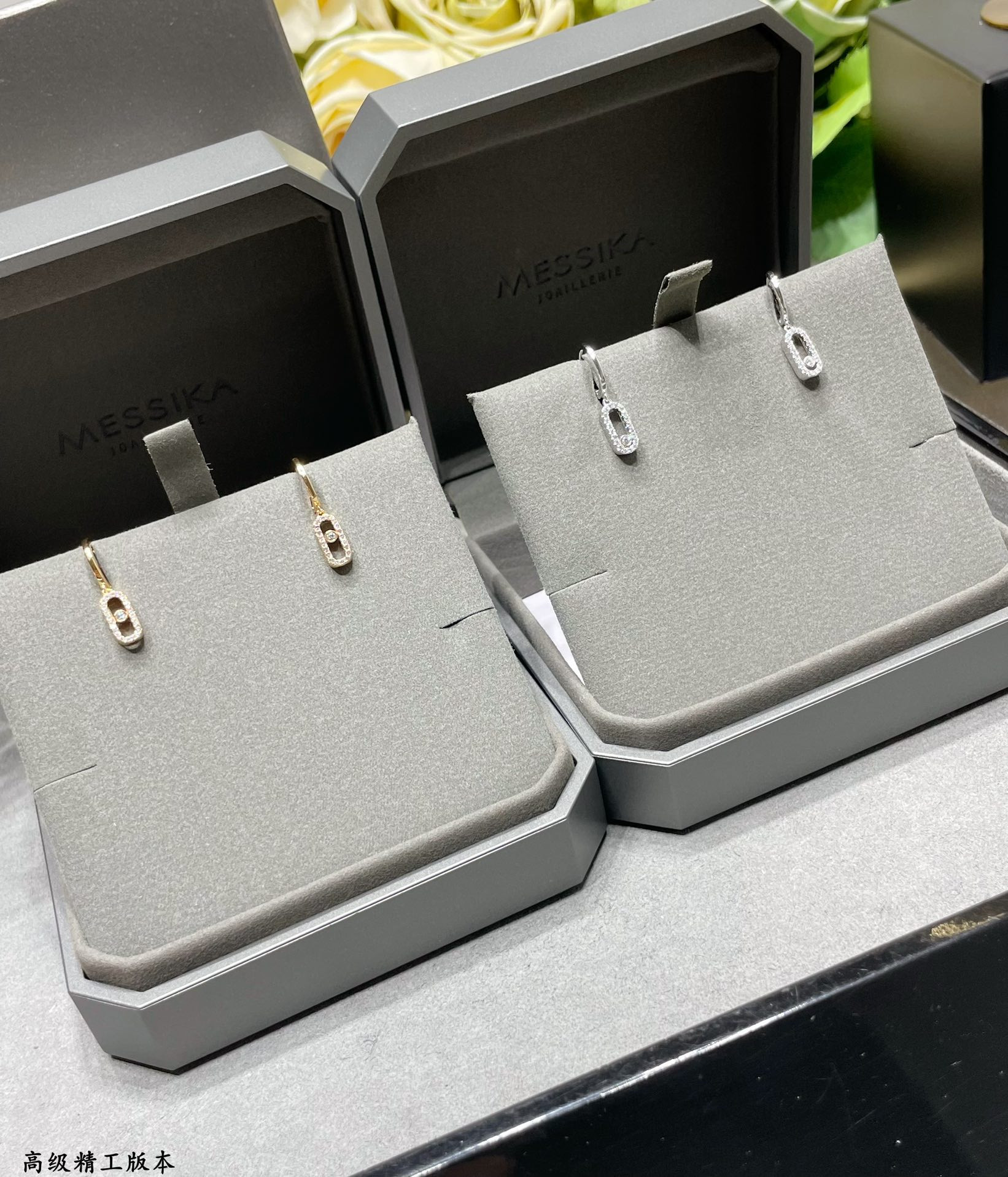 messika single Di*m*nd hoop earrings