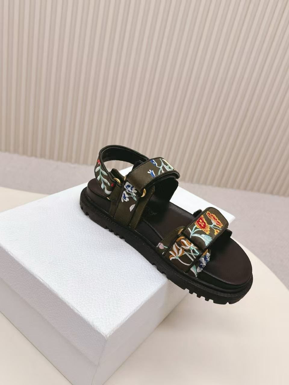 ua D*or D*oract sandals