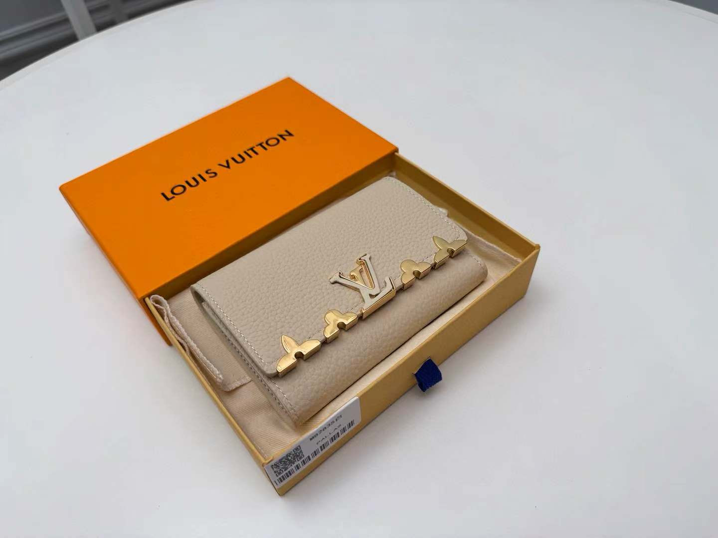 LV Portefeuille Capucines Compact M11363 13.5 x 9.5 x 3 cm