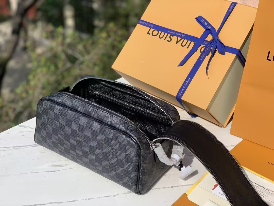 LV Dopp Kit Toilet Pouch M40127 28x16x13cm