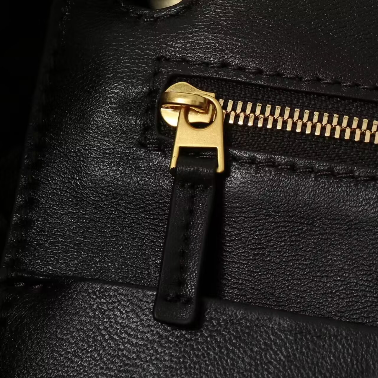 bo*te*ga Ve*ne*ta medium andiamo 32x25x11cm