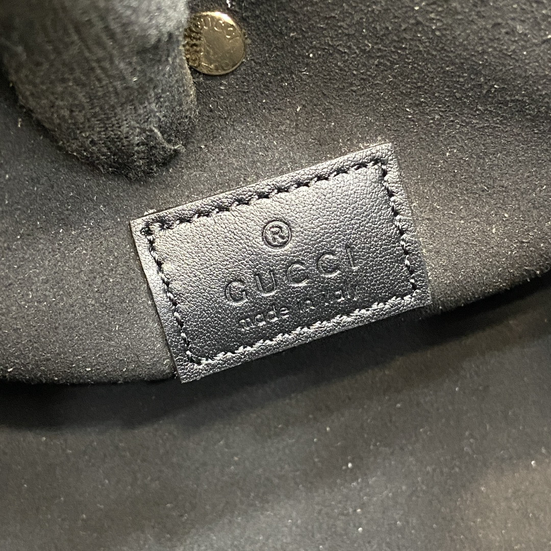 G*u*i mini emblem 19x18x11cm