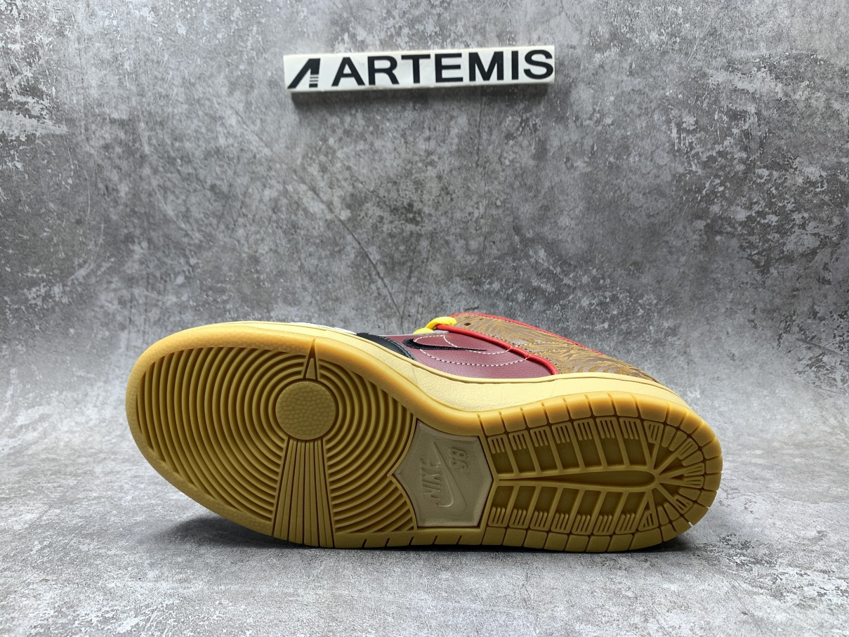 Nike SB Dunk Low What The Paul