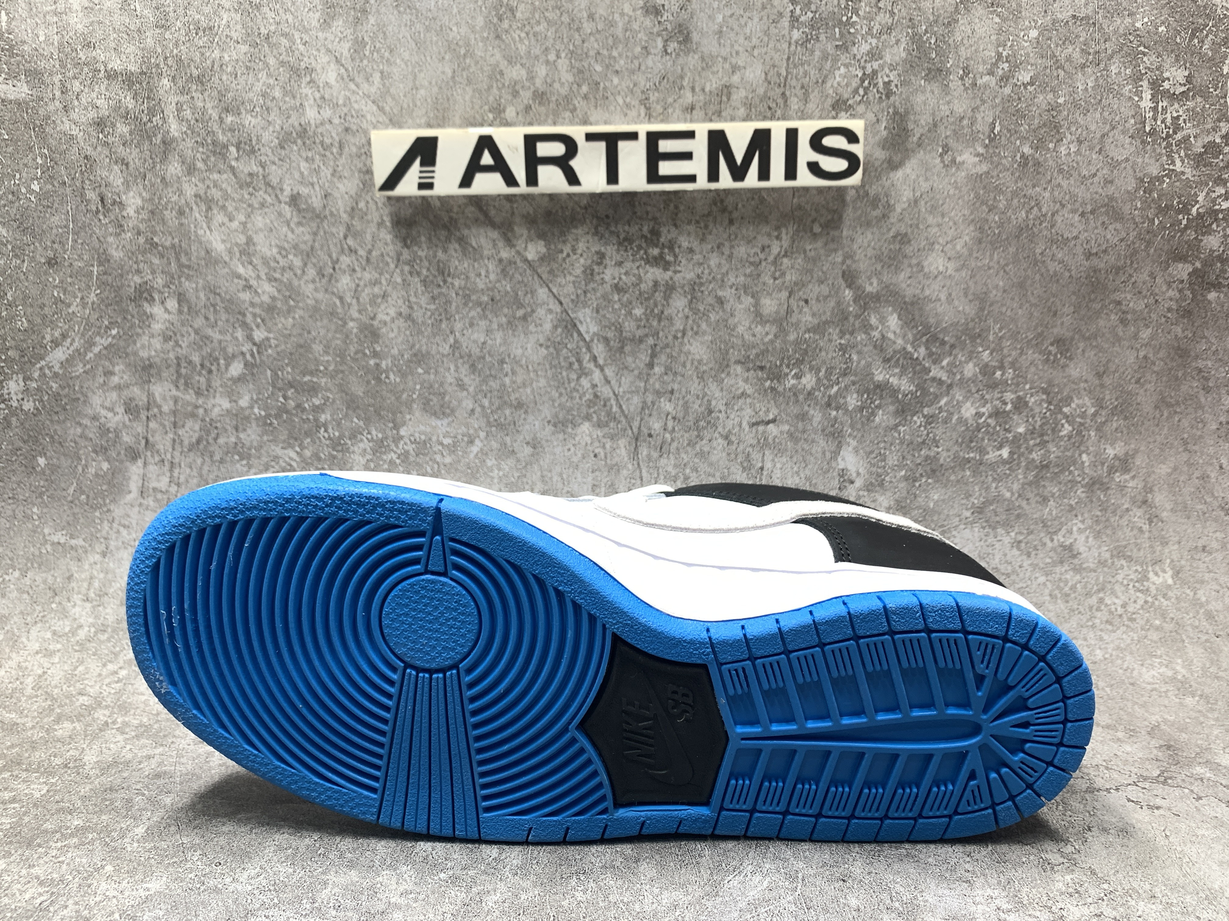 Nike SB Dunk Low Laser Blue