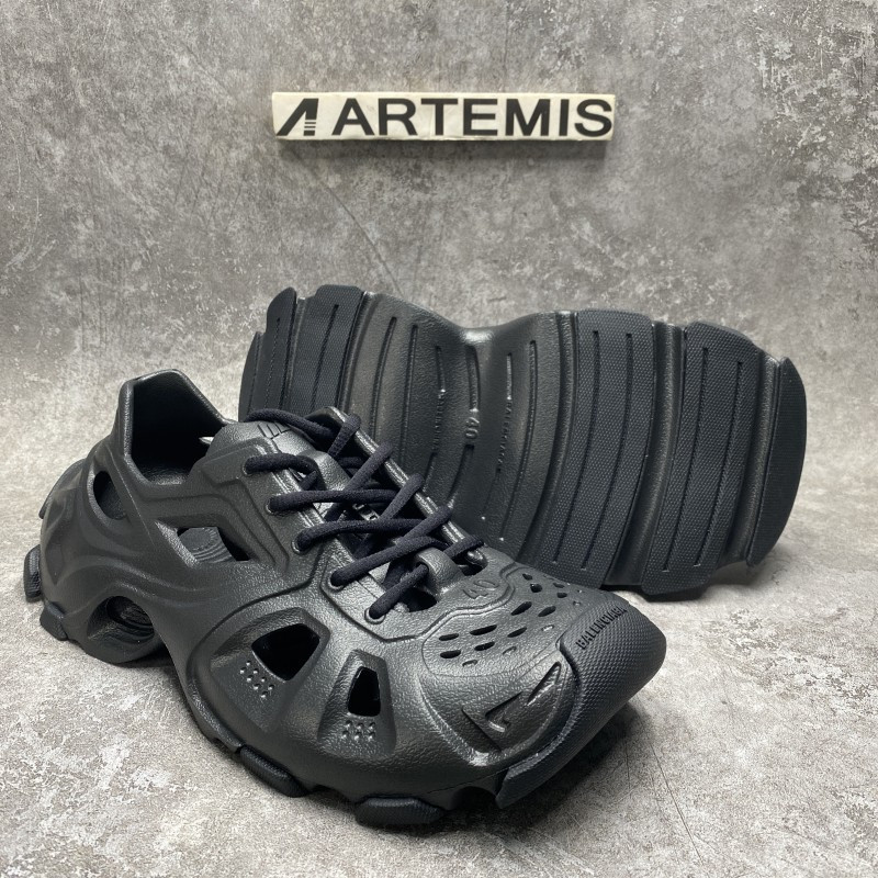 Balenciga HD HD Lace-Up Sneaker in black