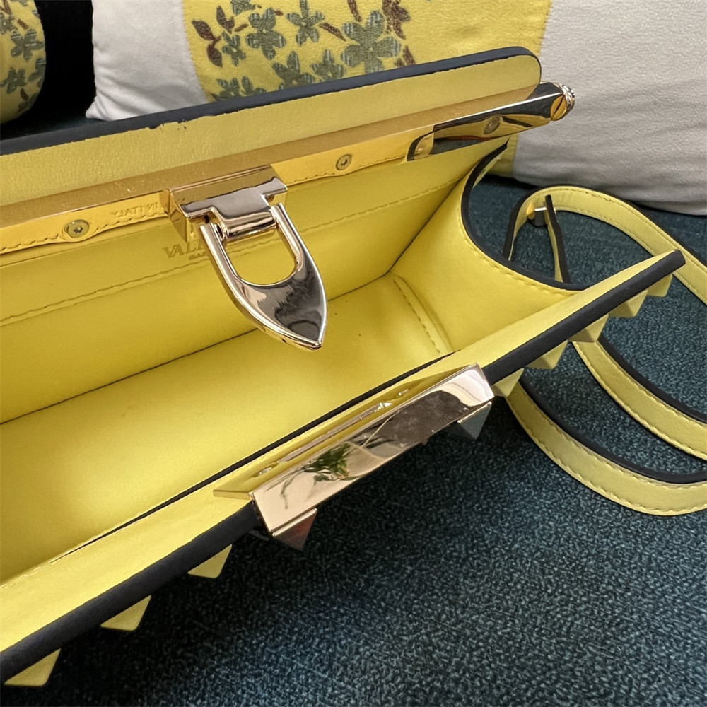 VALENTINO GARAVANI ROCKSTUD23 SMALL SMOOTH CALFSKIN SHOULDER BAG YELLOW
