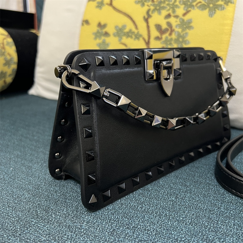 VALENTINO GARAVANI ROCKSTUD23 SMALL SMOOTH CALFSKIN SHOULDER BAG BLACK