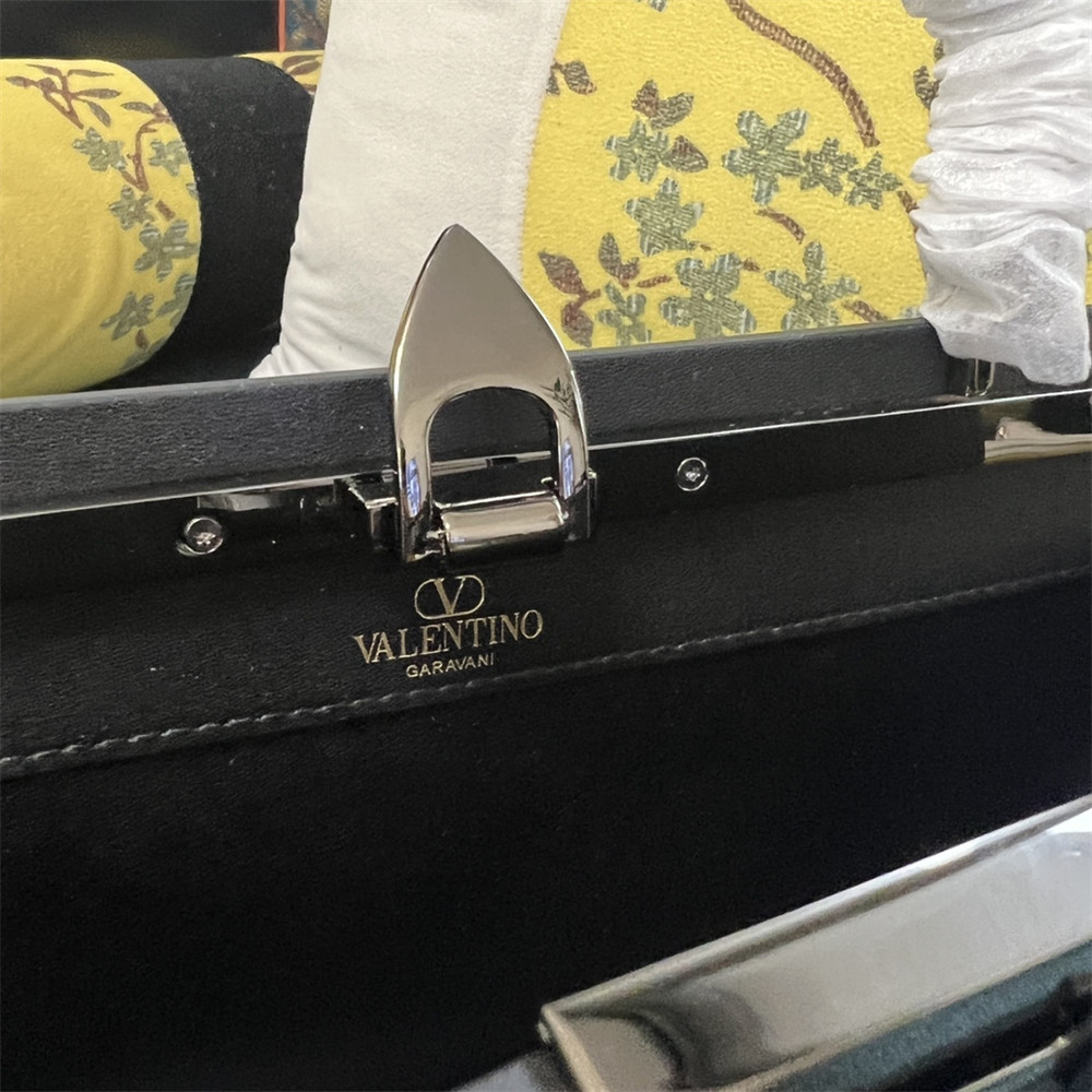 VALENTINO GARAVANI ROCKSTUD23 smooth calfskin handbag Black