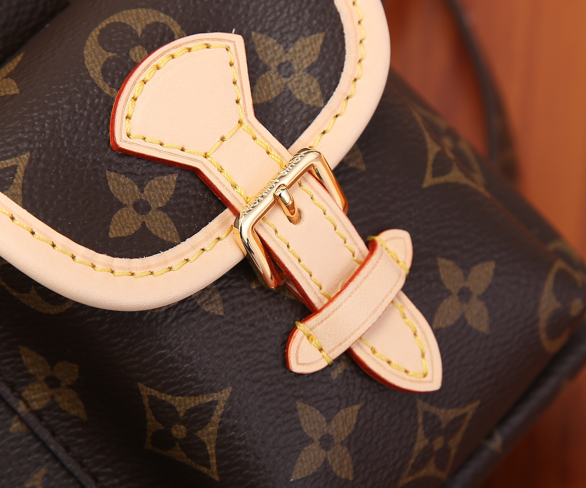 LV Excursion PM M46932 8.3 x 9.1 x 3.9 inches