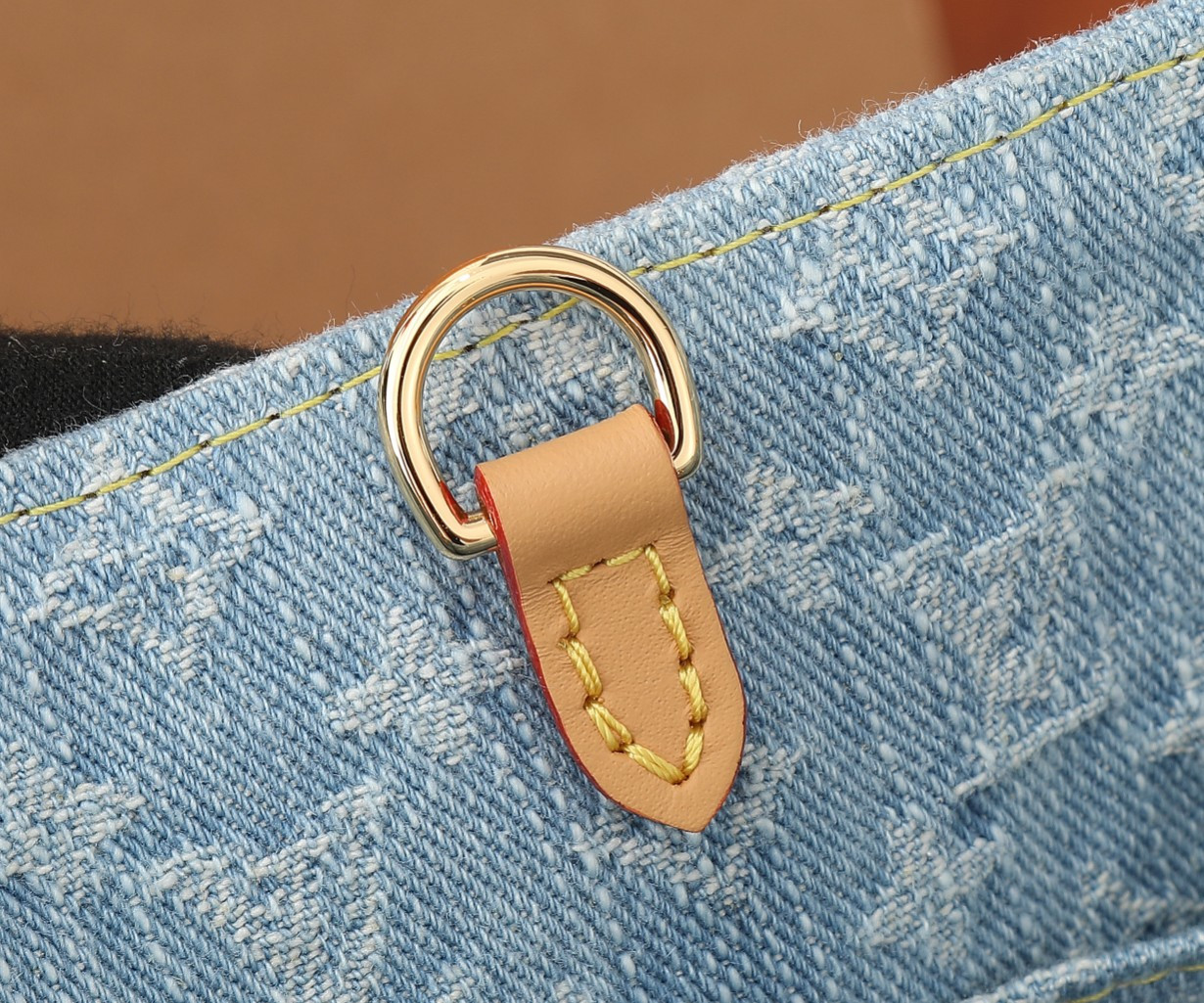 LV Let Go PM M42897 11 x 9.1 x 4.1 in