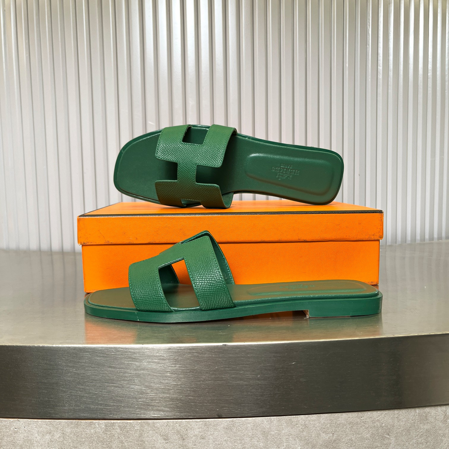 UA Hermès Oran sandal