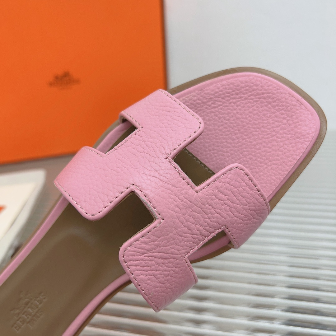 UA Hermès Oran sandal