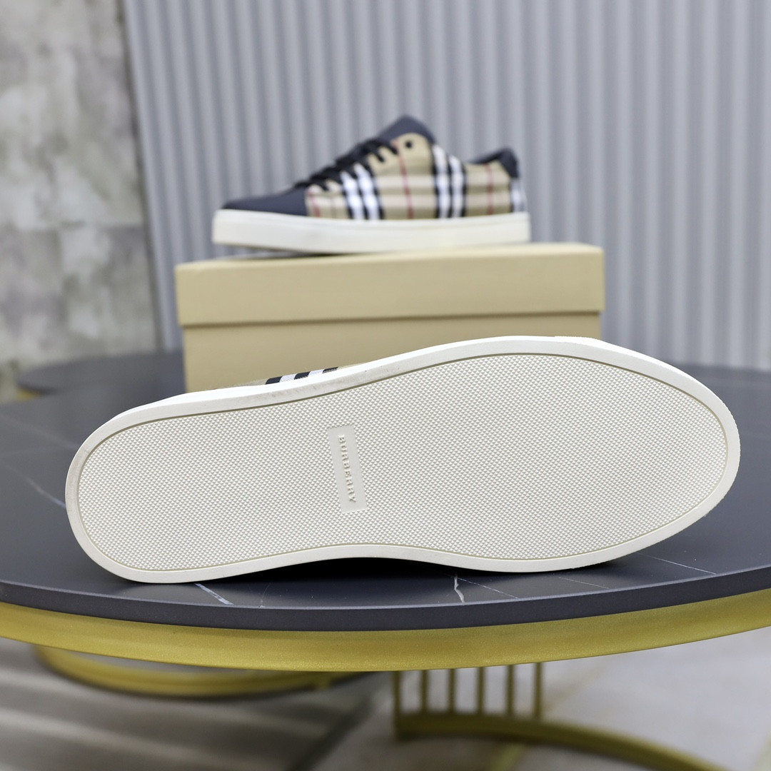 ua B**rry check sneakers