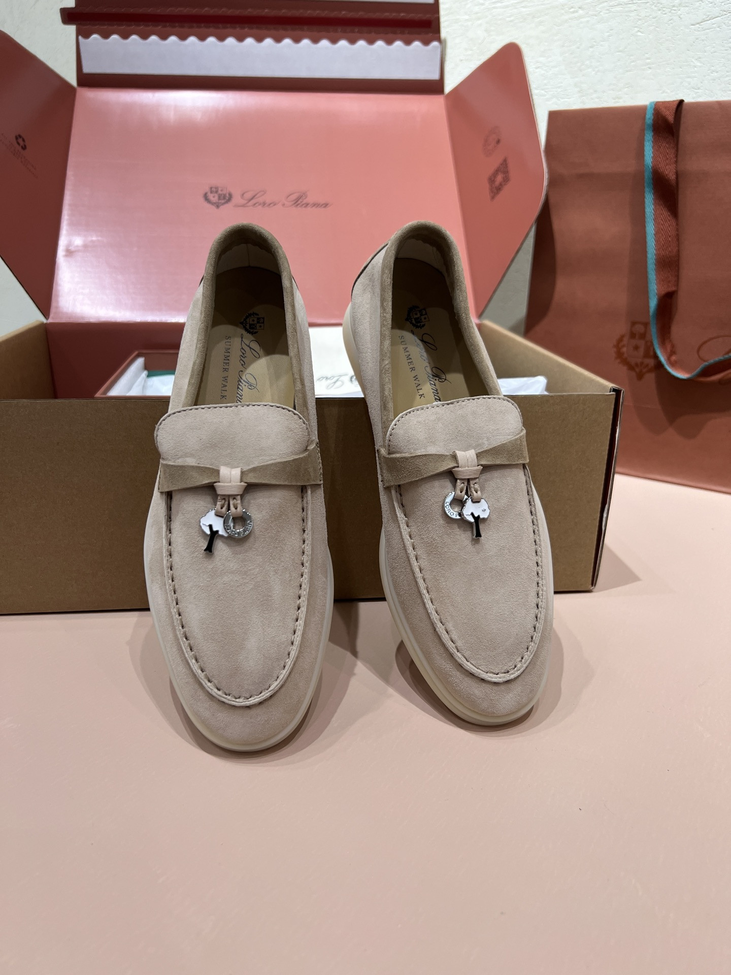 ua L**o p*ana summer charms walk loafers