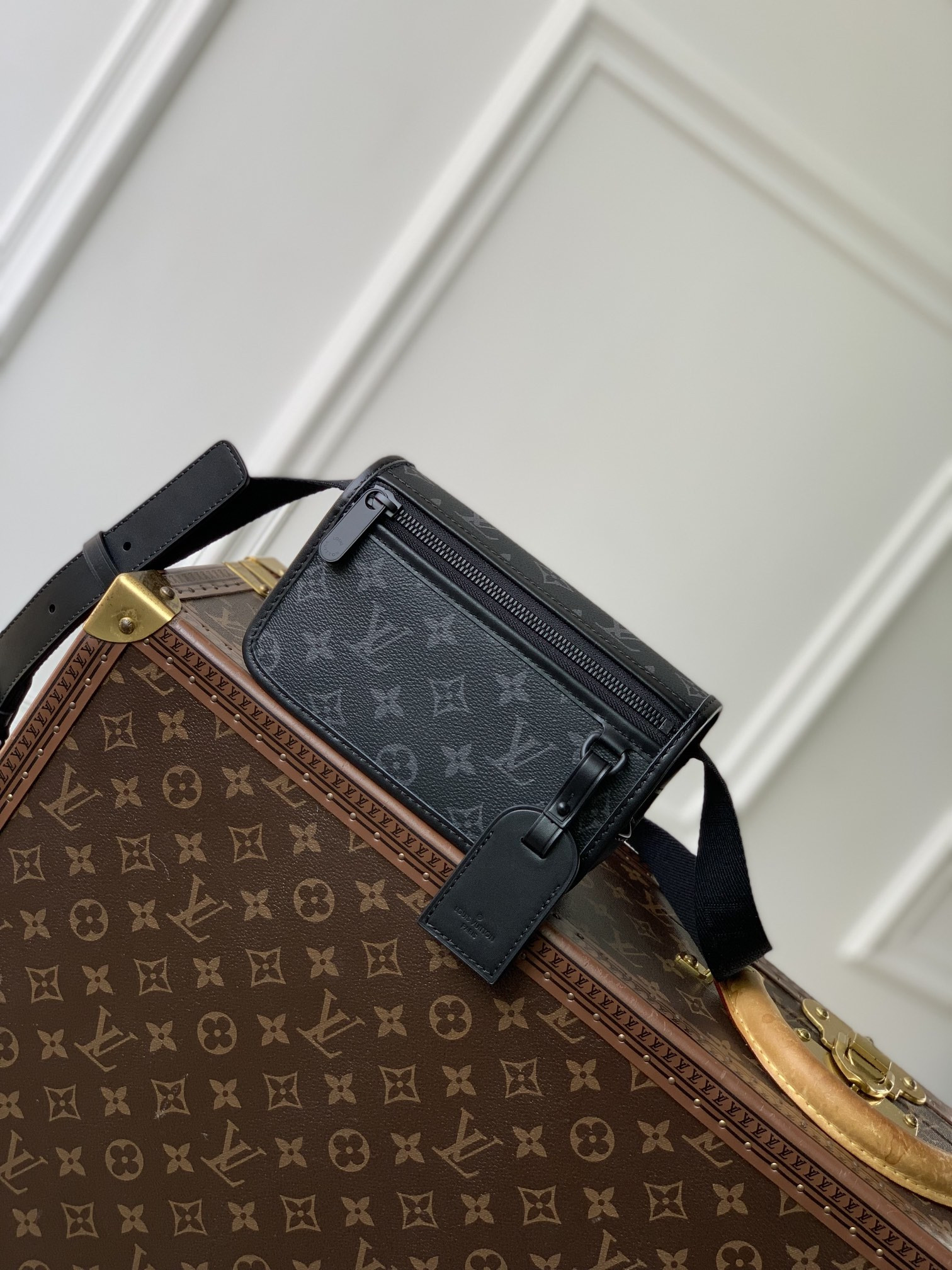 LV Bosphore Wearable Wallet M12599 12 x 7 x 19 cm