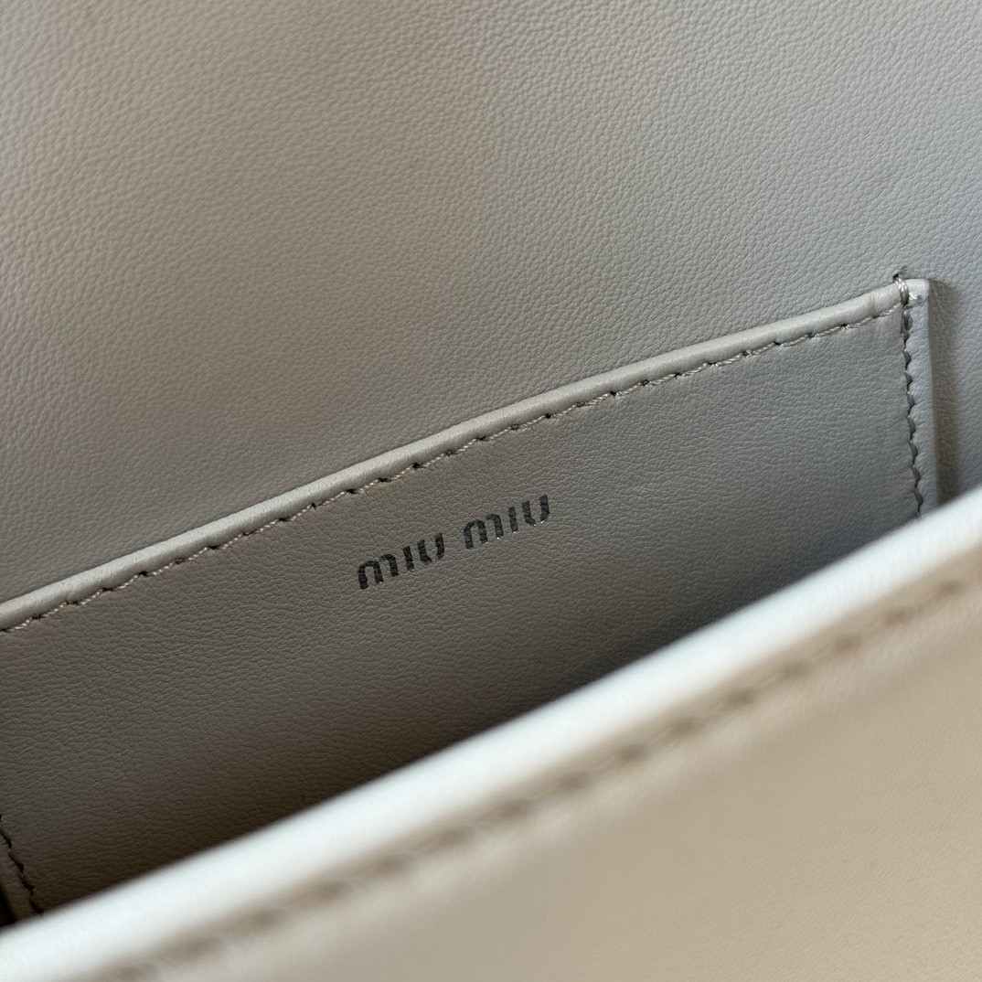 Miu Miu Matelassé 19X13X5cm