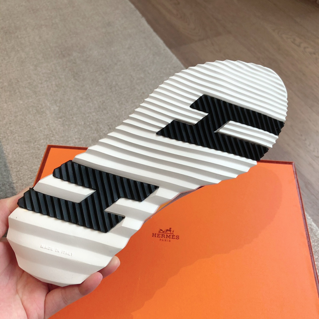 UA Hermès Bouncing Sneaker