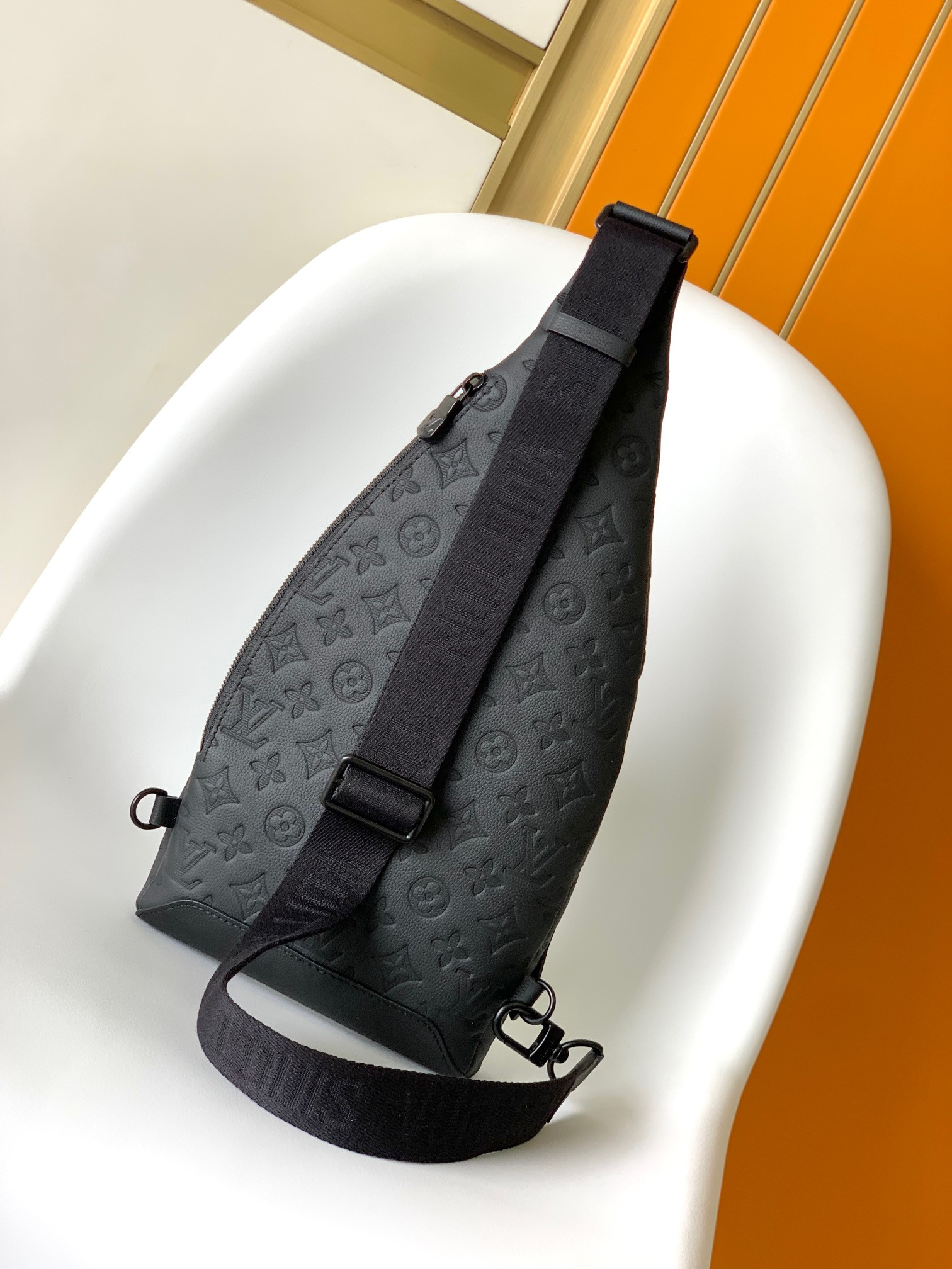 LV Duo Slingbag M21890 20 x 42 x 6CM