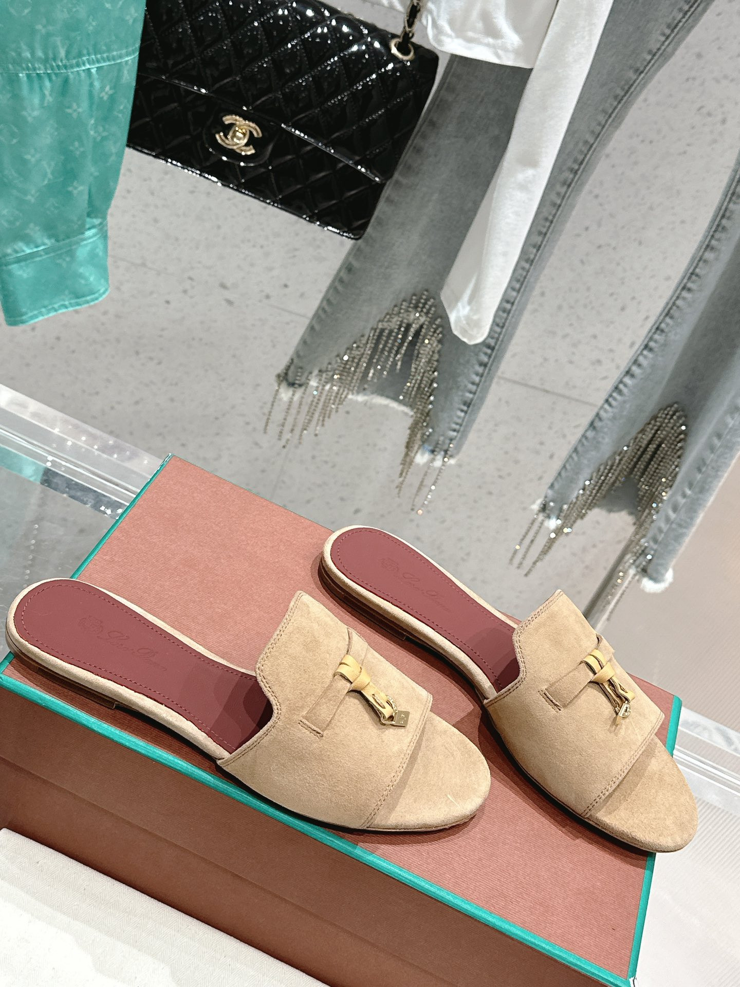 ua L**o p*ana summer charms sandal