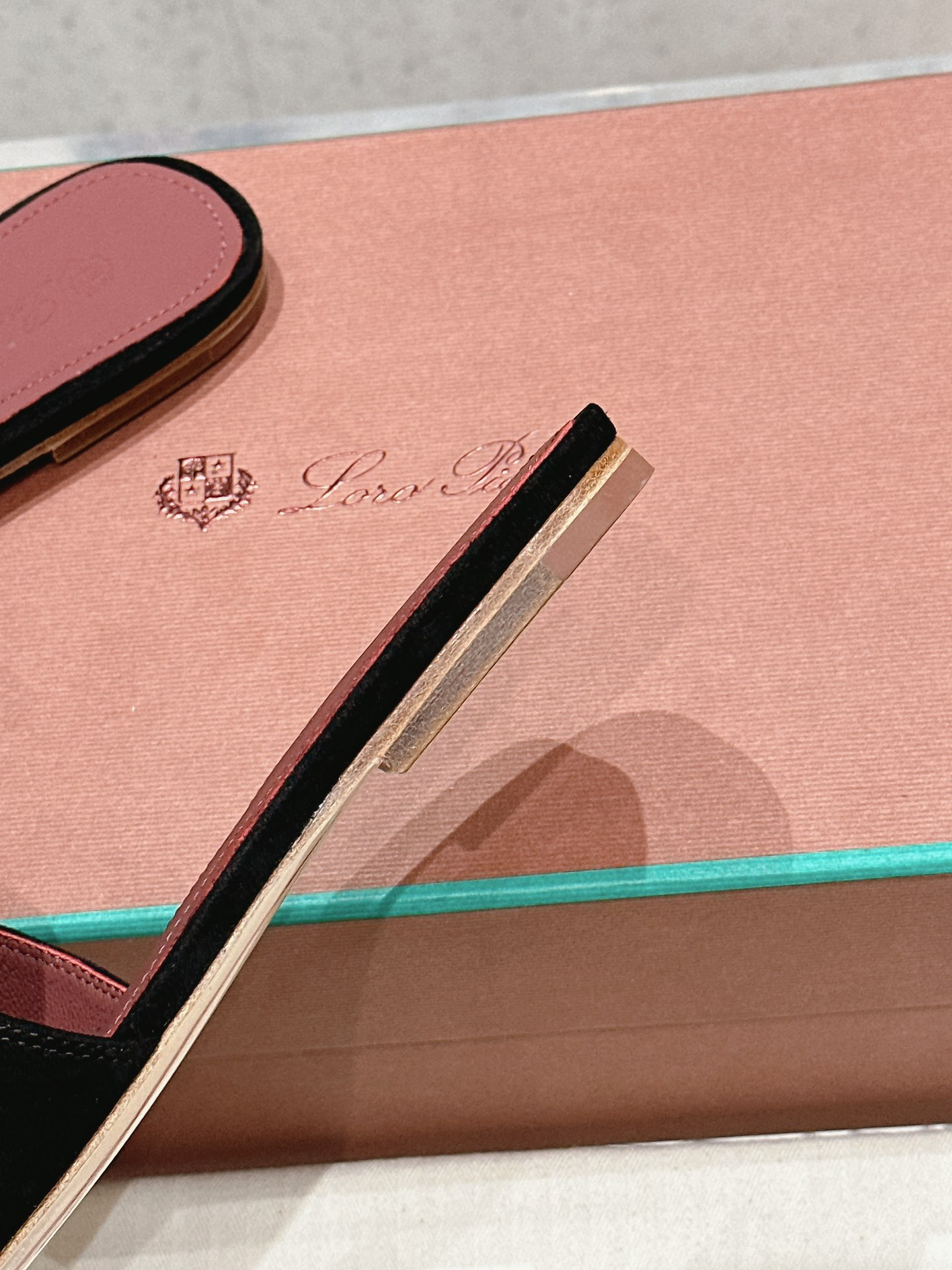 ua L**o p*ana summer charms sandal